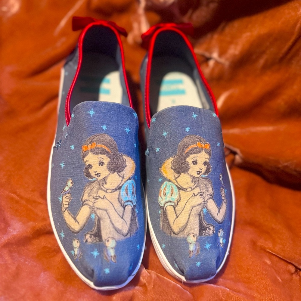 TOMS Limited Edition Womens Alpargata Blue Snow White Canvas Shoes NWOT 6.5W
